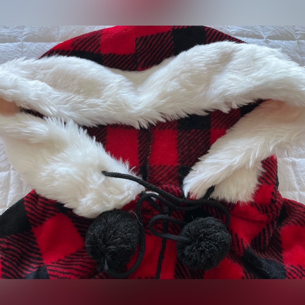 SECRET TREASURES Black & Red Plaid One Piece Pajama w/Faux Fur Hood Size Medium - Picture 9 of 9